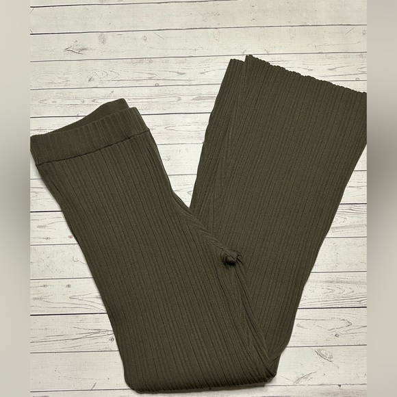 Express Super High Waisted Ribbed Sweater Flair Pant - Picture 7 of 7